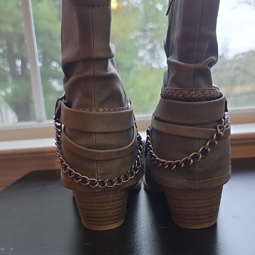 Jellypop Ankle Boots with Chain Accent - Picture 7 of 7